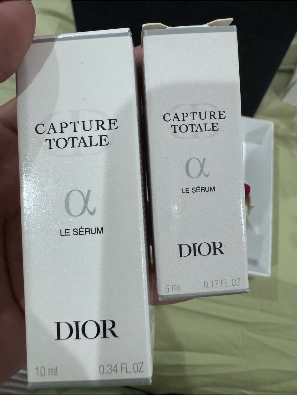 Dior white velvet cosmetic pouch and serum samplers - Picture 9 of 9